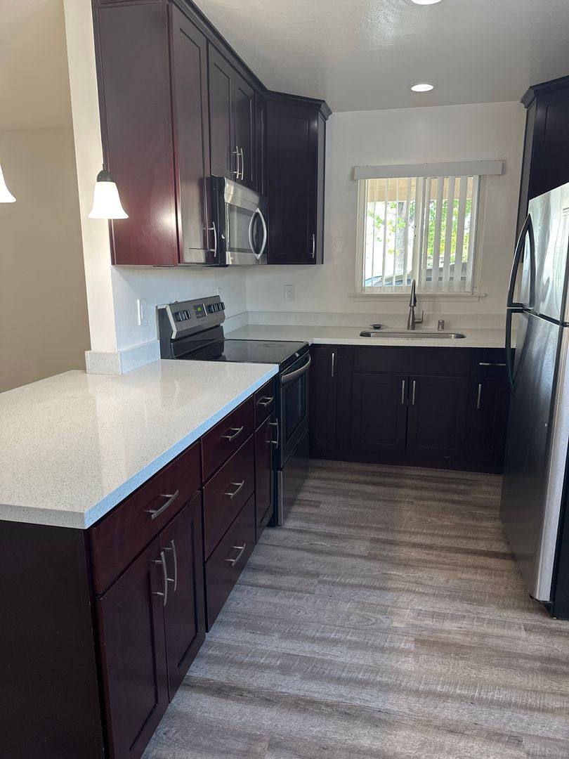 Apartment for rent at 1698 Ontario Dr, Sunnyvale, CA 94087