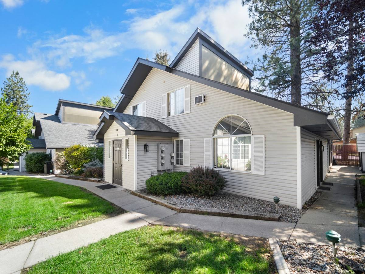 Apartment for rent at 20 E Pineridge Court, Spokane, WA 99208