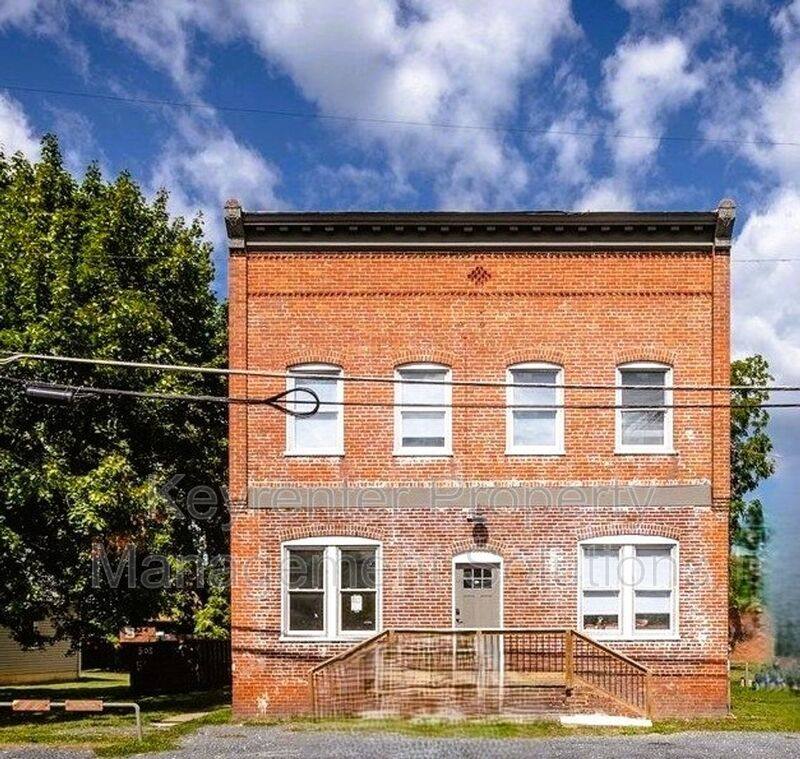 Apartment for rent at 253 N Augusta #1, Waynesboro, VA 22980