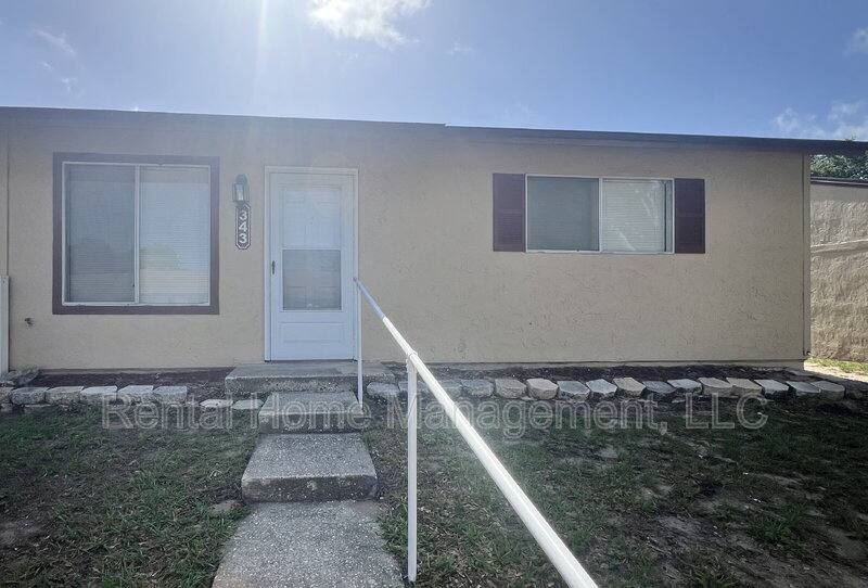 Condo for rent at 343 E Rosewood Lane, Tavares, FL 32778