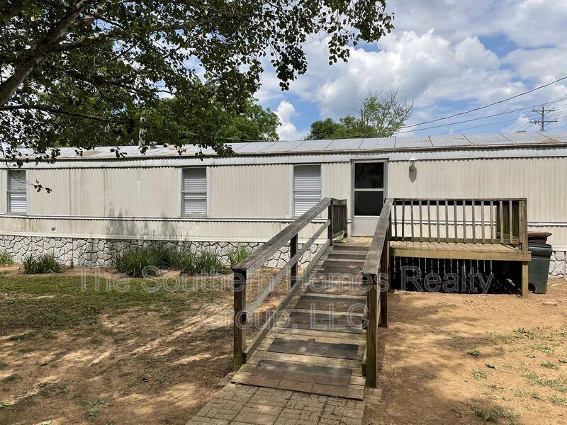 House for rent at 580 Circle St, Madisonville, TN 37354