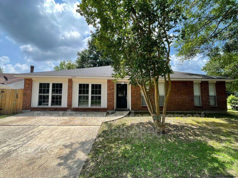 House for rent at 13701 Gentilly Court, Baton Rouge, LA 70810