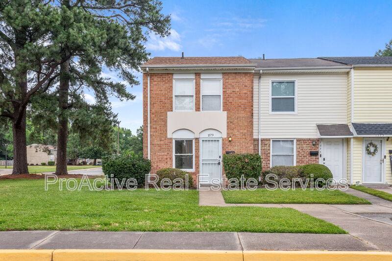 Townhouse for rent at 1579 Darren Circle #1, Portsmouth, VA 23701