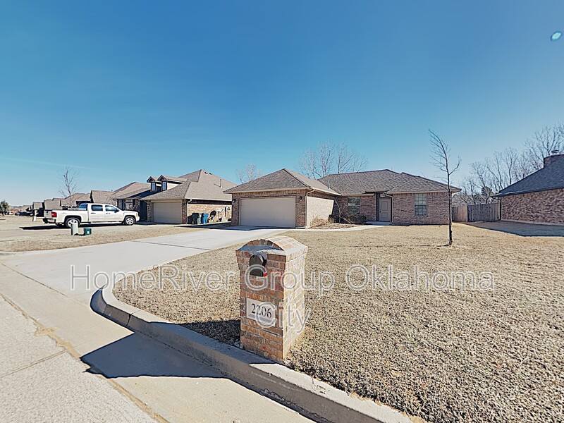 House for rent at 2206 Brook Dr, Choctaw, OK 73020