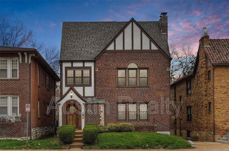 Apartment for rent at 404 S Hanley Rd #2S, Saint Louis, MO 63105