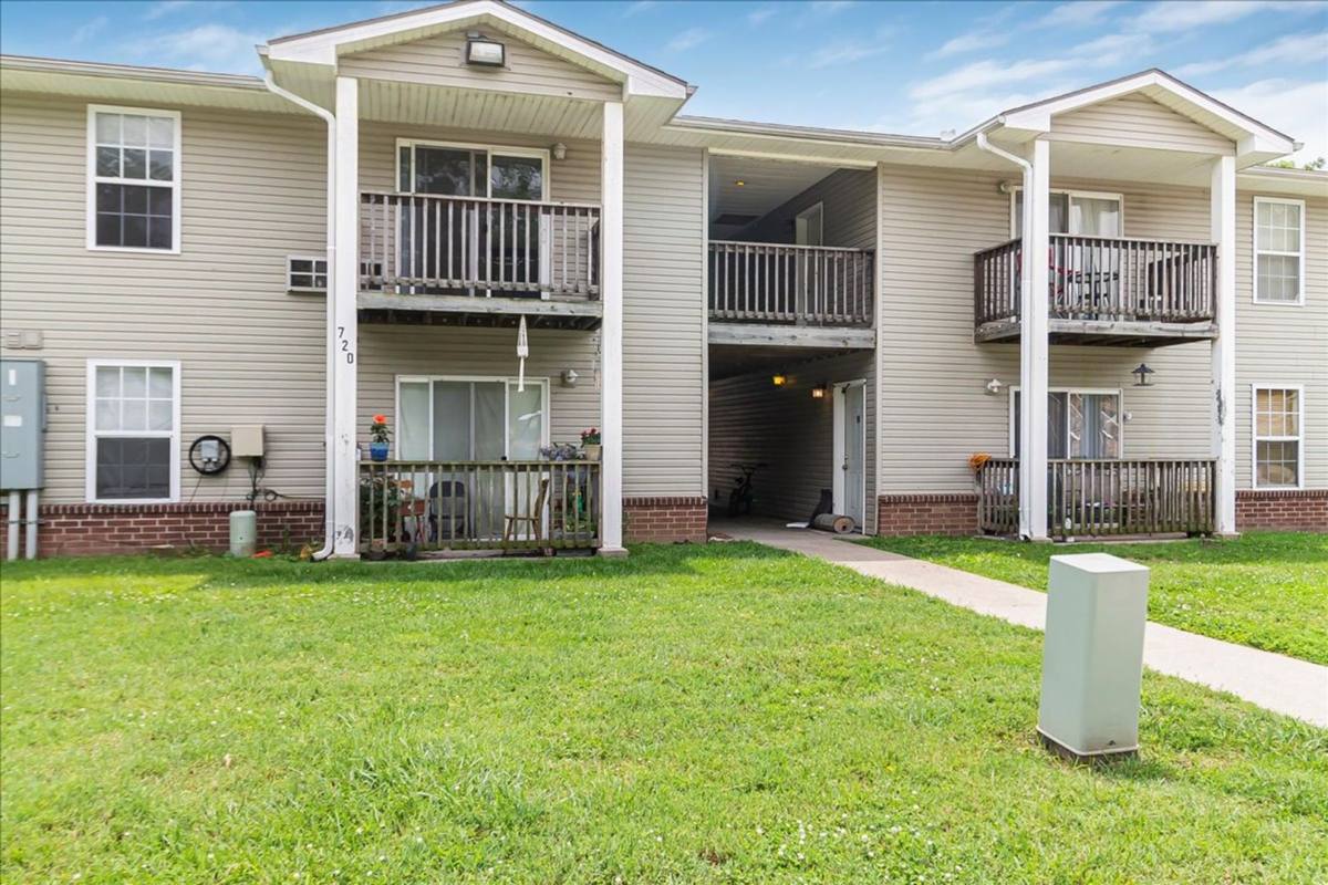 Apartment for rent at 720 E Culton, Warrensburg, MO 64093