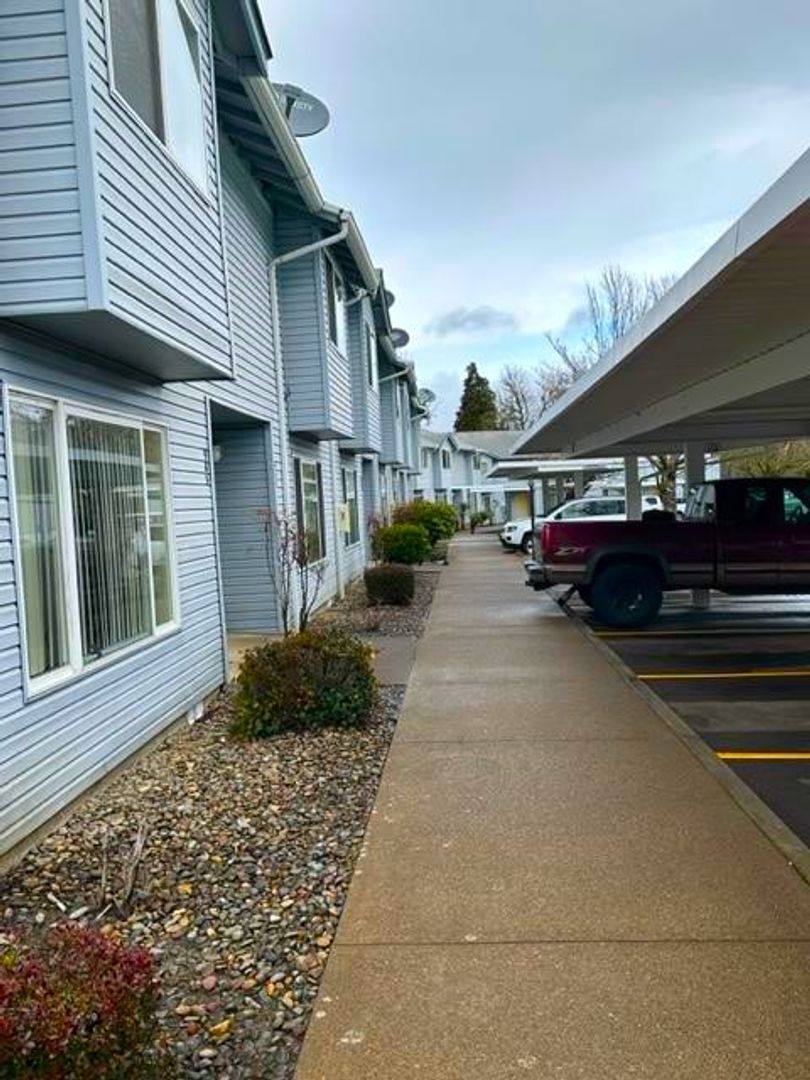 Apartment for rent at 901-1021 E Grant St, Lebanon, OR 97355