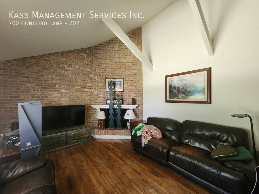 Townhouse for rent at 700 Concord Lane #702, Barrington, IL 60010
