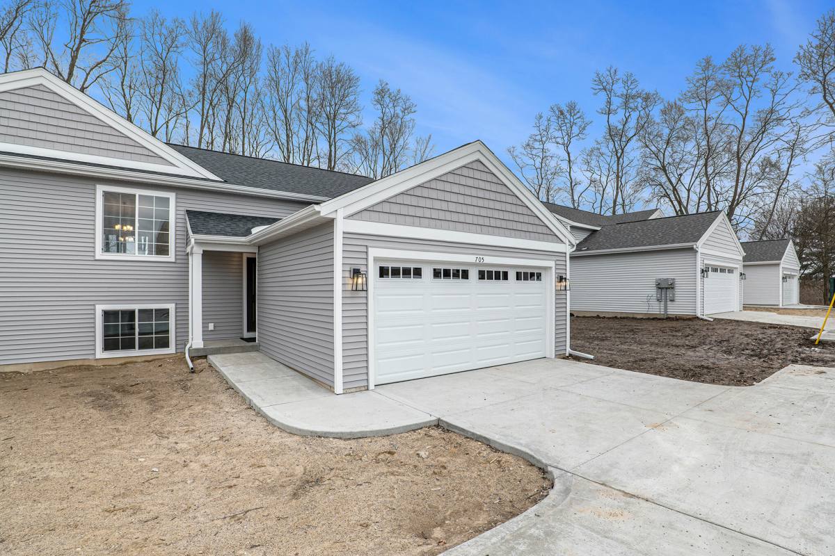 Townhouse for rent at 683 7 Mile Rd NW, Comstock Park, MI 49321