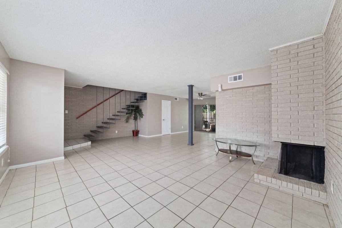 Apartment for rent at 8100 Leonora St, Houston, TX 77061