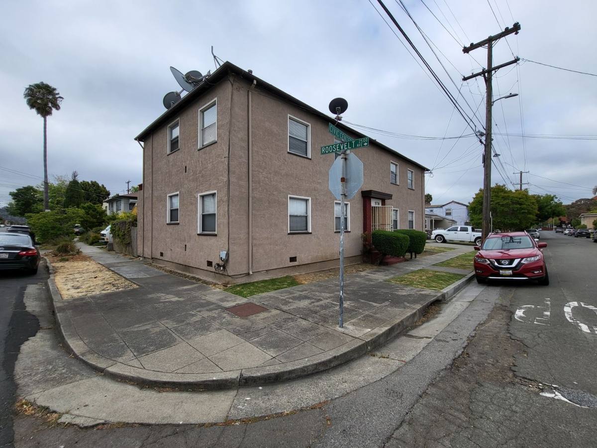 Apartment for rent at 578 Civic Center, Richmond, CA 94804
