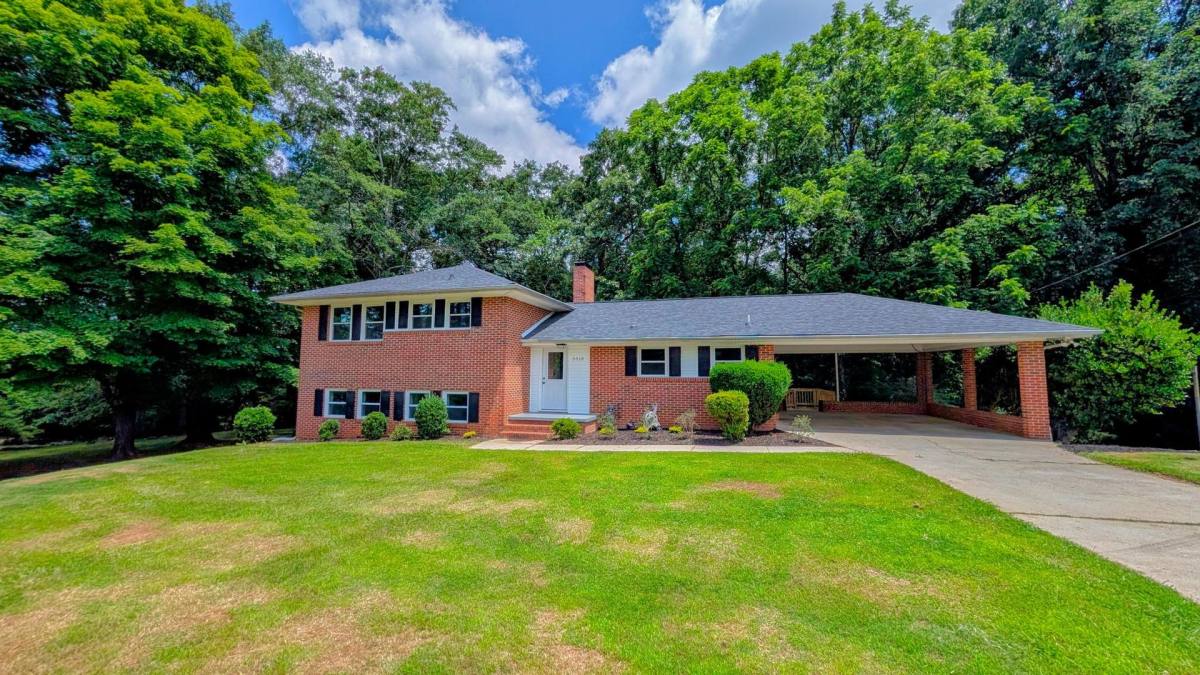 House for rent at 3318 Hilltop Circle, Gainesville, GA 30506