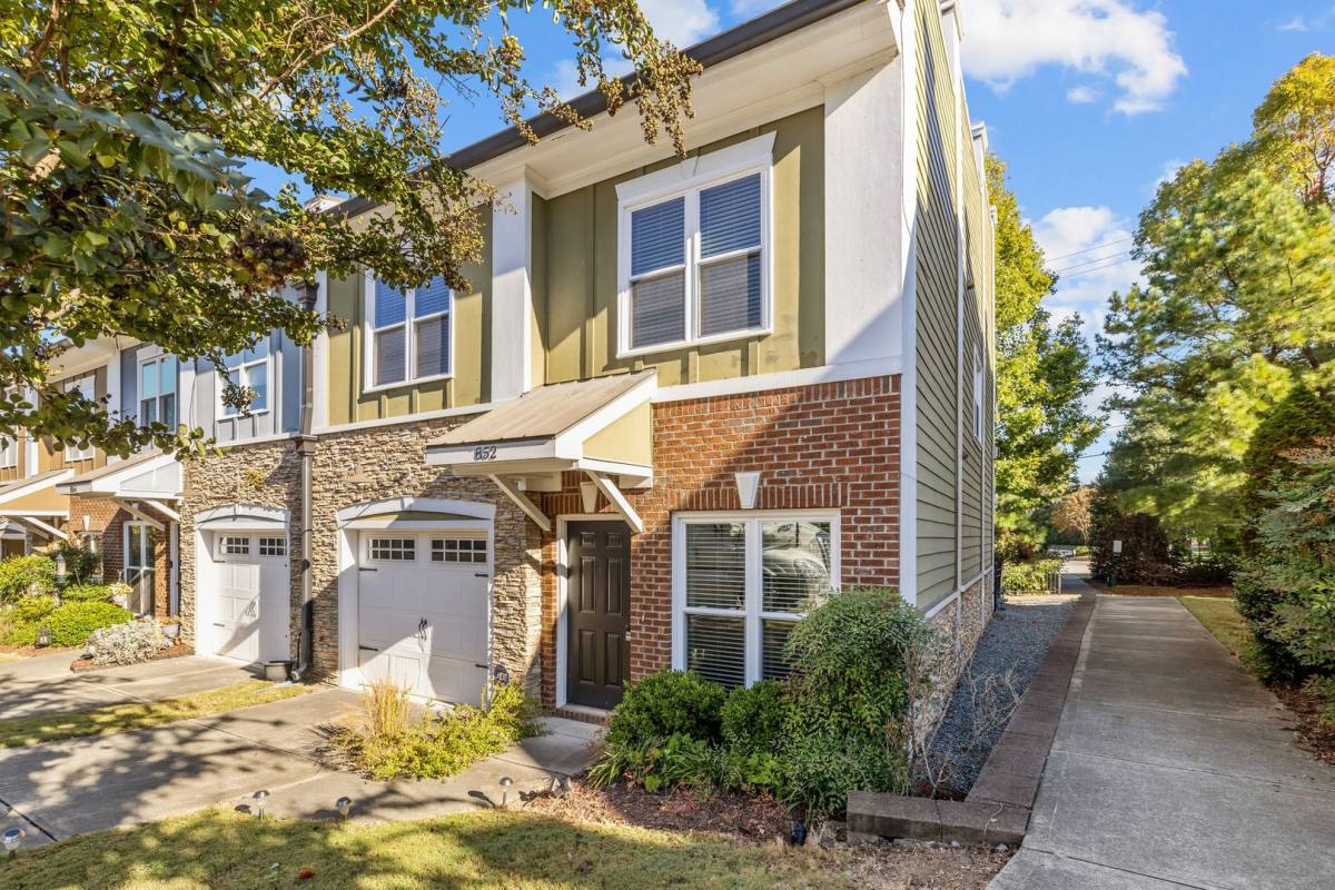 Townhouse for rent at 852 Queen City Crescent, Apex, NC 27523