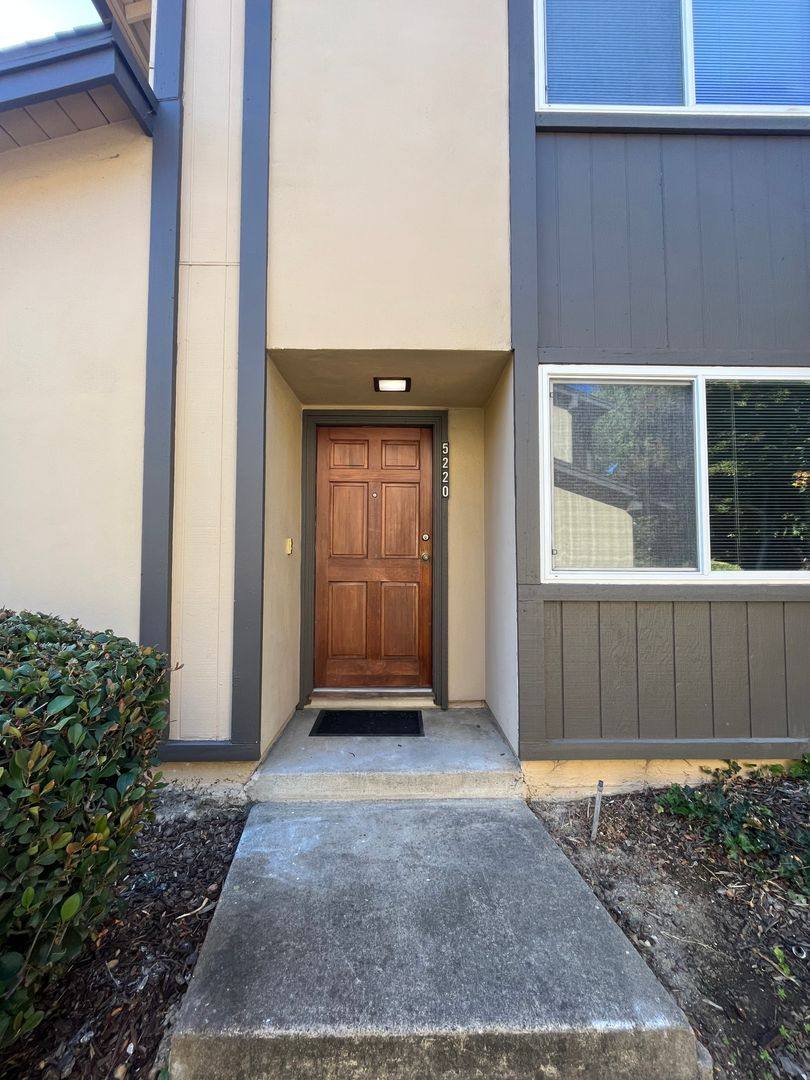 Townhouse for rent at 5220 Greenberry Dr, Sacramento, CA 95841