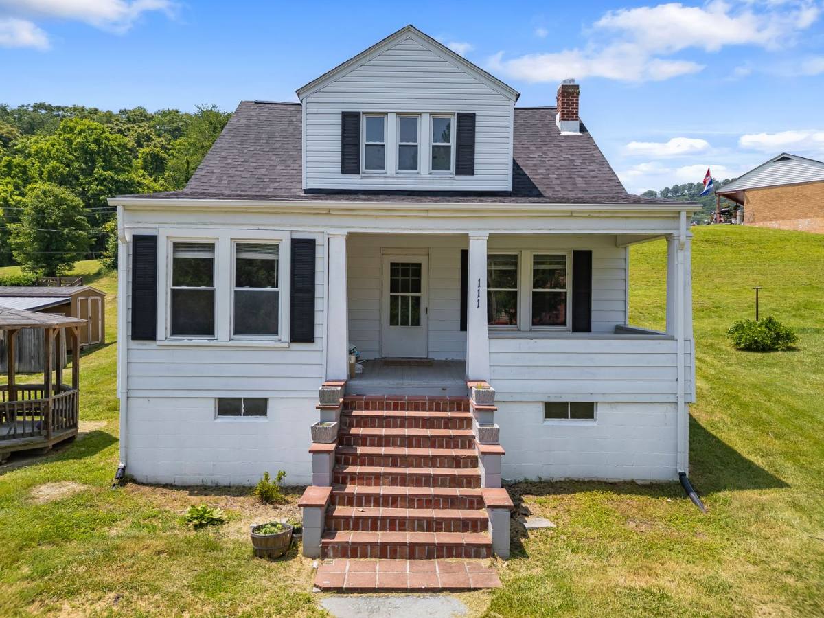 111 N St, Rich Creek, VA 24147