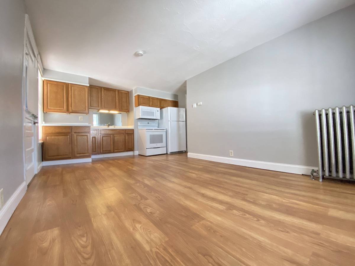 Apartment for rent at 124 3rd St #1R, Leominster, MA 01453