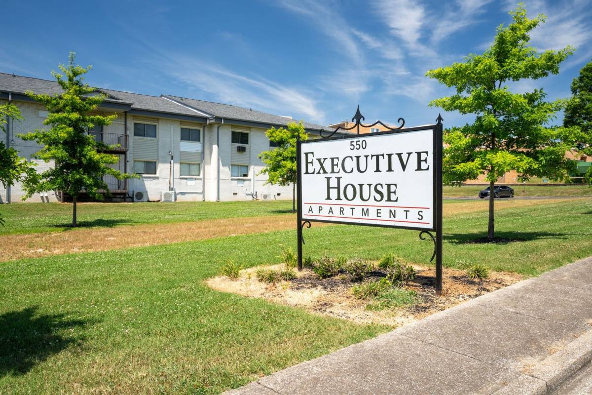 Apartment for rent at 550 E Bledsoe St, Gallatin, TN 37066