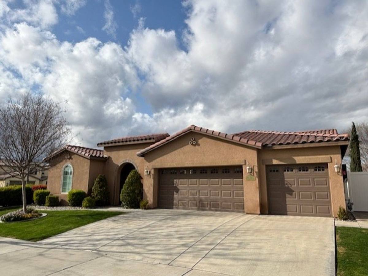 House for rent at 14504 Yellow Lupine Dr, Bakersfield, CA 93314