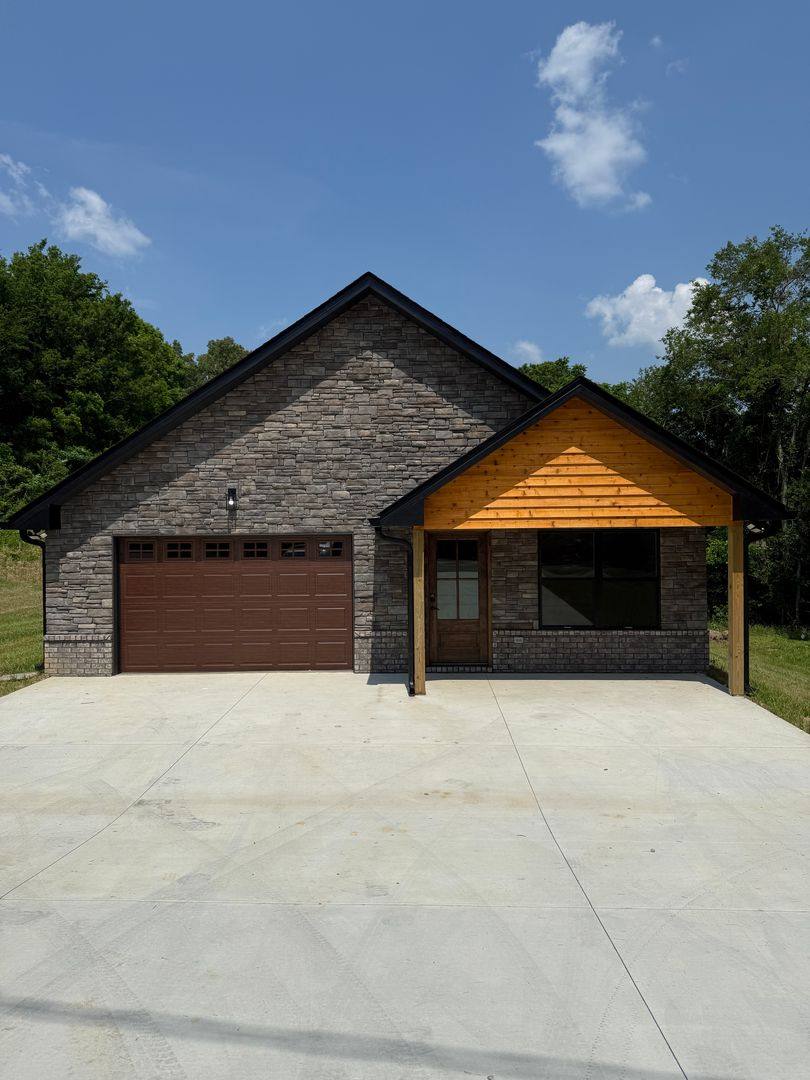 House for rent at 110 Hooper Dr, Charlotte, TN 37036