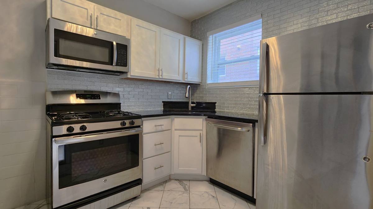 Apartment for rent at 7512 Cromwell, Saint Louis, MO 63105
