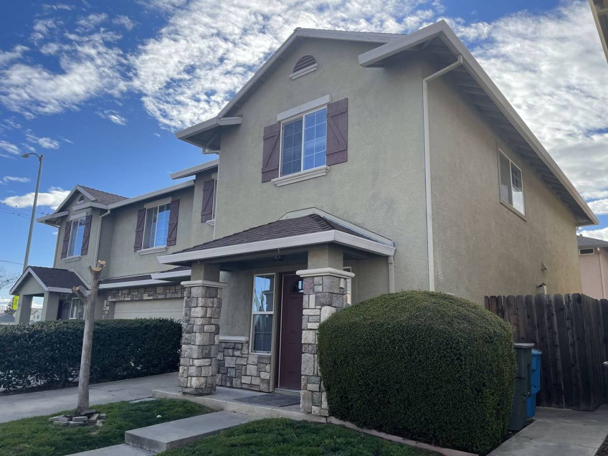 Townhouse for rent at 428 Hetherington Circle, Yuba City, CA 95993