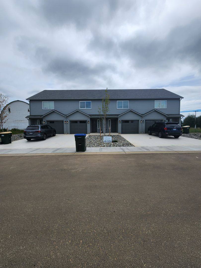 Townhouse for rent at 1000 Peach Rd, Winlock, WA 98596