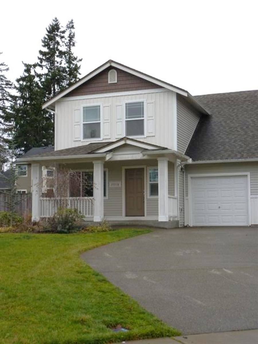 Townhouse for rent at 15516 87th Ave E, Puyallup, WA 98375