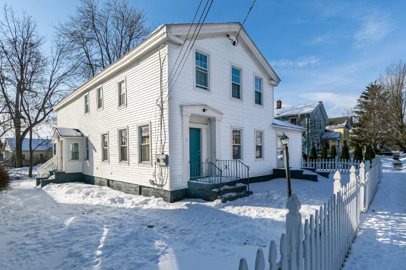 Apartment for rent at 11 Charlotte St #2R, Baldwinsville, NY 13027