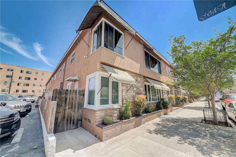 Condo for rent at 330 Chestnut Ave #11, Long Beach, CA 90802