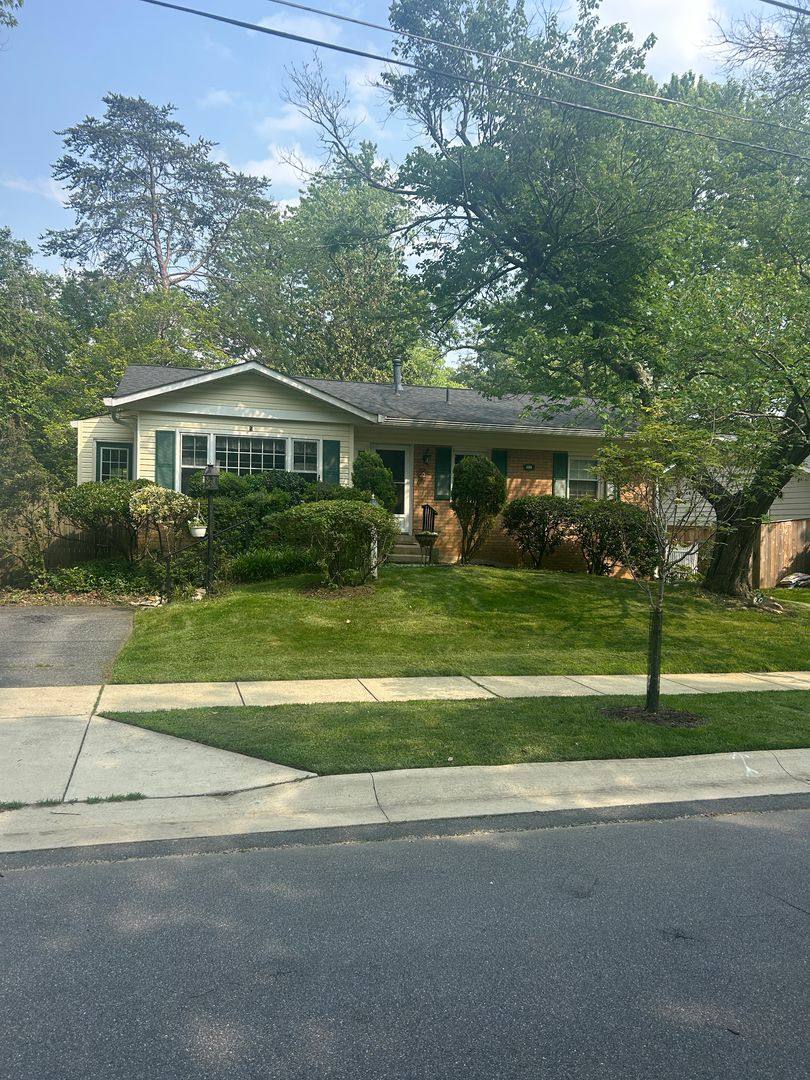 House for rent at 608 E Lynfield Dr, Rockville, MD 20852