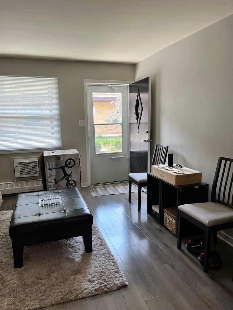 Apartment for rent at 118 Douglas Ave, Naperville, IL 60540
