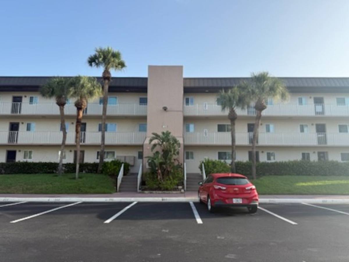 Condo for rent at 1014 Manatee Rd, Naples, FL 34114