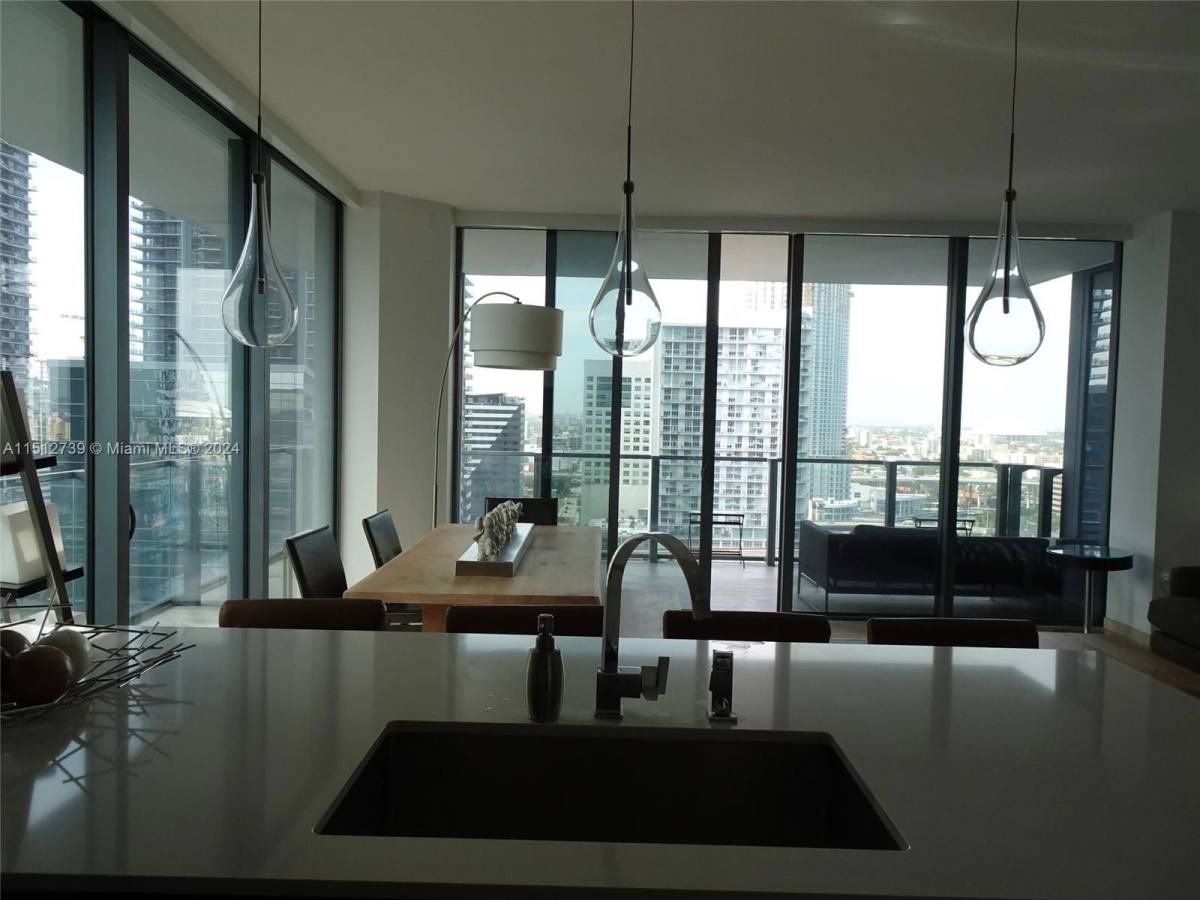 Apartment for rent at 68 SE 6th St #1802, Miami, FL 33131