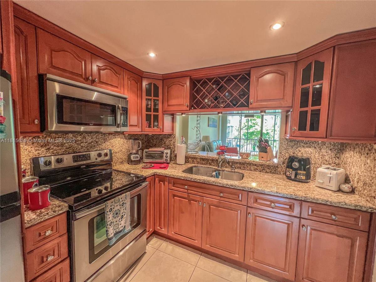 Apartment for rent at 3301 N Country Club Dr #306, Miami, FL 33180