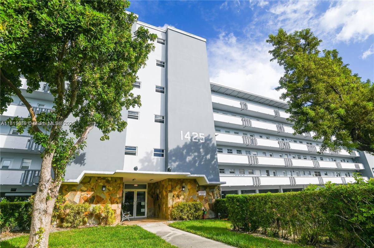 Apartment for rent at 1425 Atlantic Shores Blvd #204, Hallandale, FL 33009