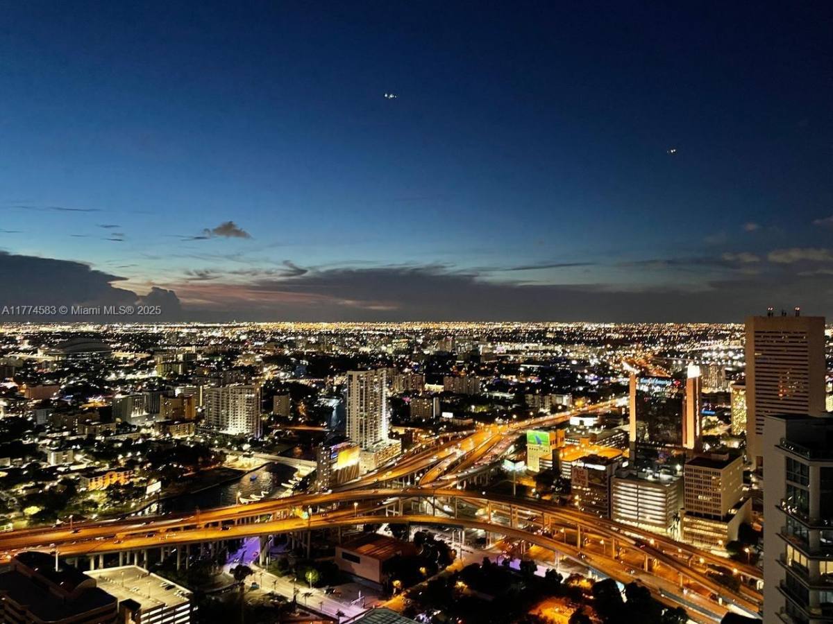 Condo for rent at 92 SW 3rd St #5206, Miami, FL 33130
