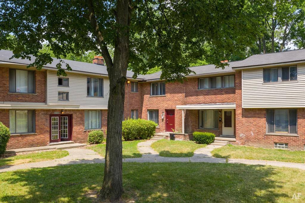 Townhouse for rent at 23632 Schoolcraft Rd, Detroit, MI 48223