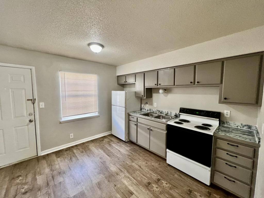 Apartment for rent at 2017 S Elm St, Pittsburg, KS 66762