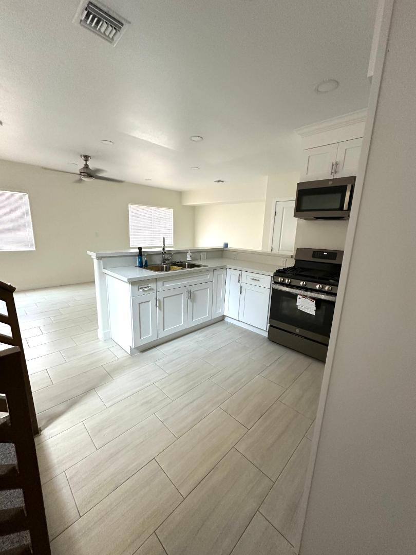 Townhouse for rent at 1094 Lime Ave, Long Beach, CA 90813