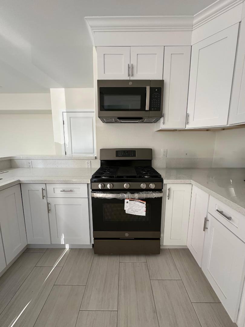 Townhouse for rent at 1094 Lime Ave, Long Beach, CA 90813