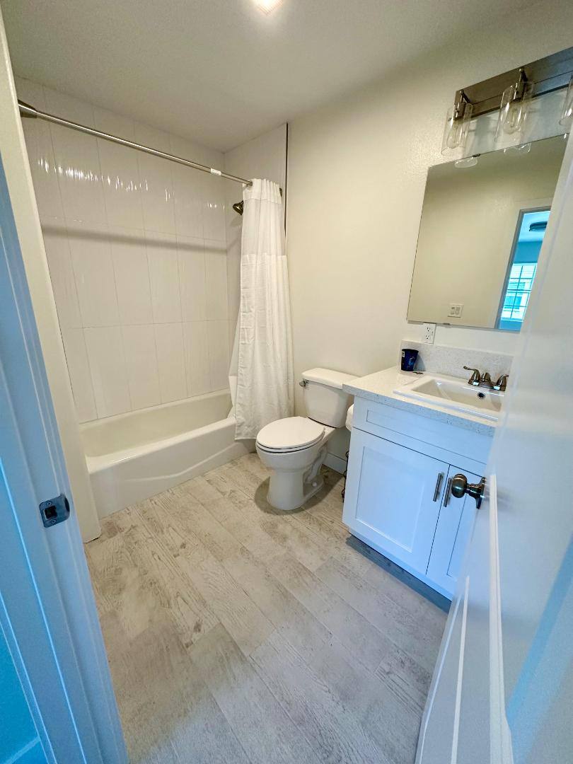 Townhouse for rent at 1094 Lime Ave, Long Beach, CA 90813