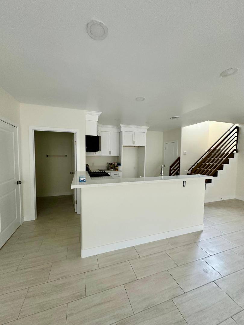 Townhouse for rent at 1094 Lime Ave, Long Beach, CA 90813