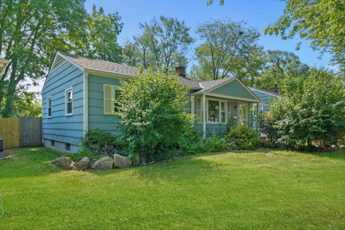 House for rent at 21 S Archer Ave, Mundelein, IL 60060