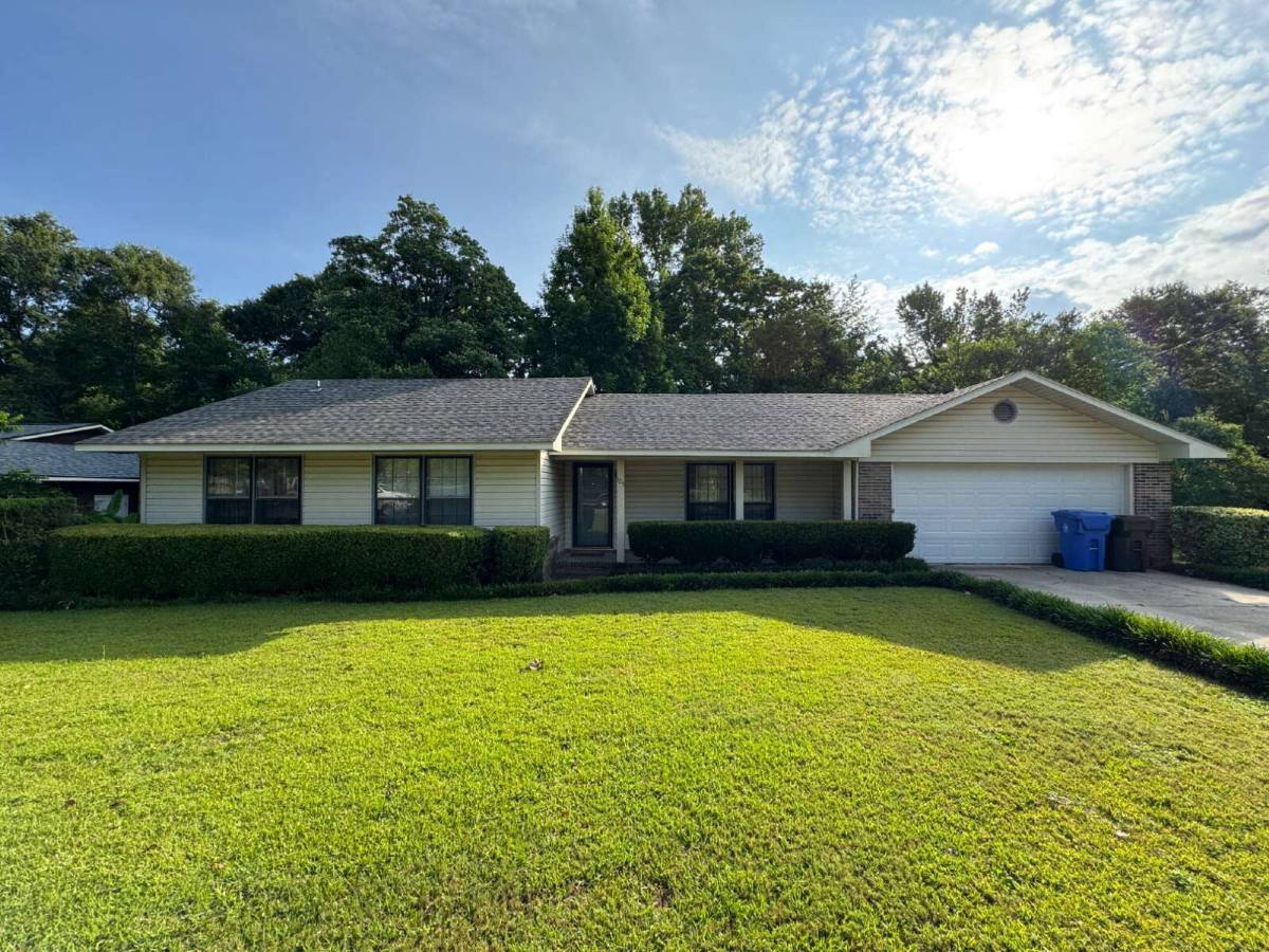 House for rent at 1217 Avondale Dr, Dothan, AL 36301