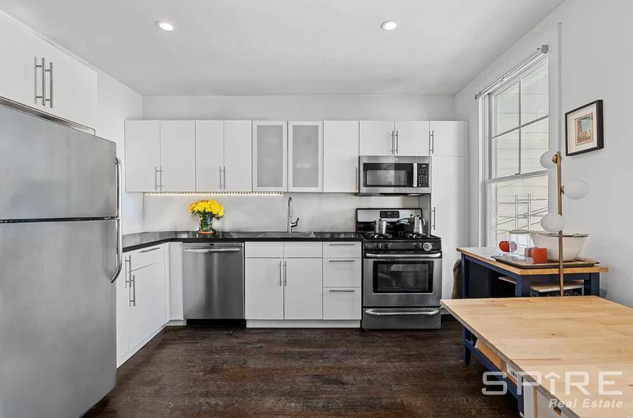 Townhouse for rent at 10-22 47th Ave #2, Long Island City, NY 11101
