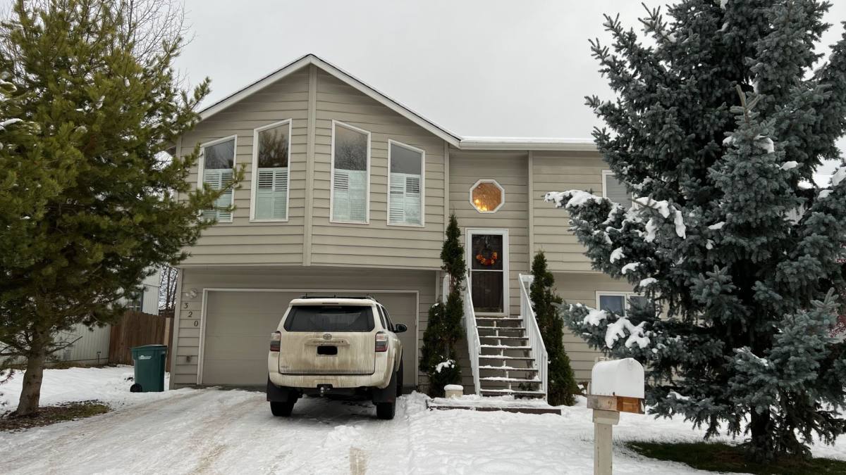 House for rent at 320 Peppertree Loop, Anchorage, AK 99504