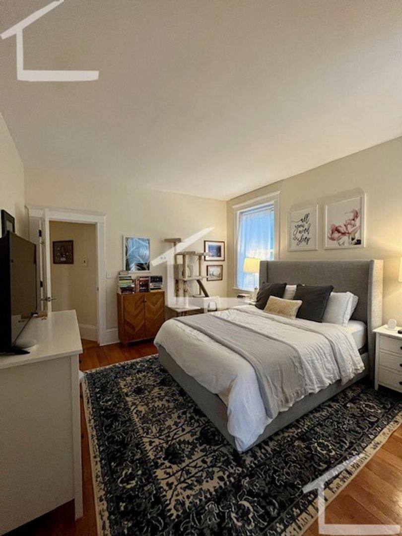 62 Marshal St #6F, Brookline, MA 02446