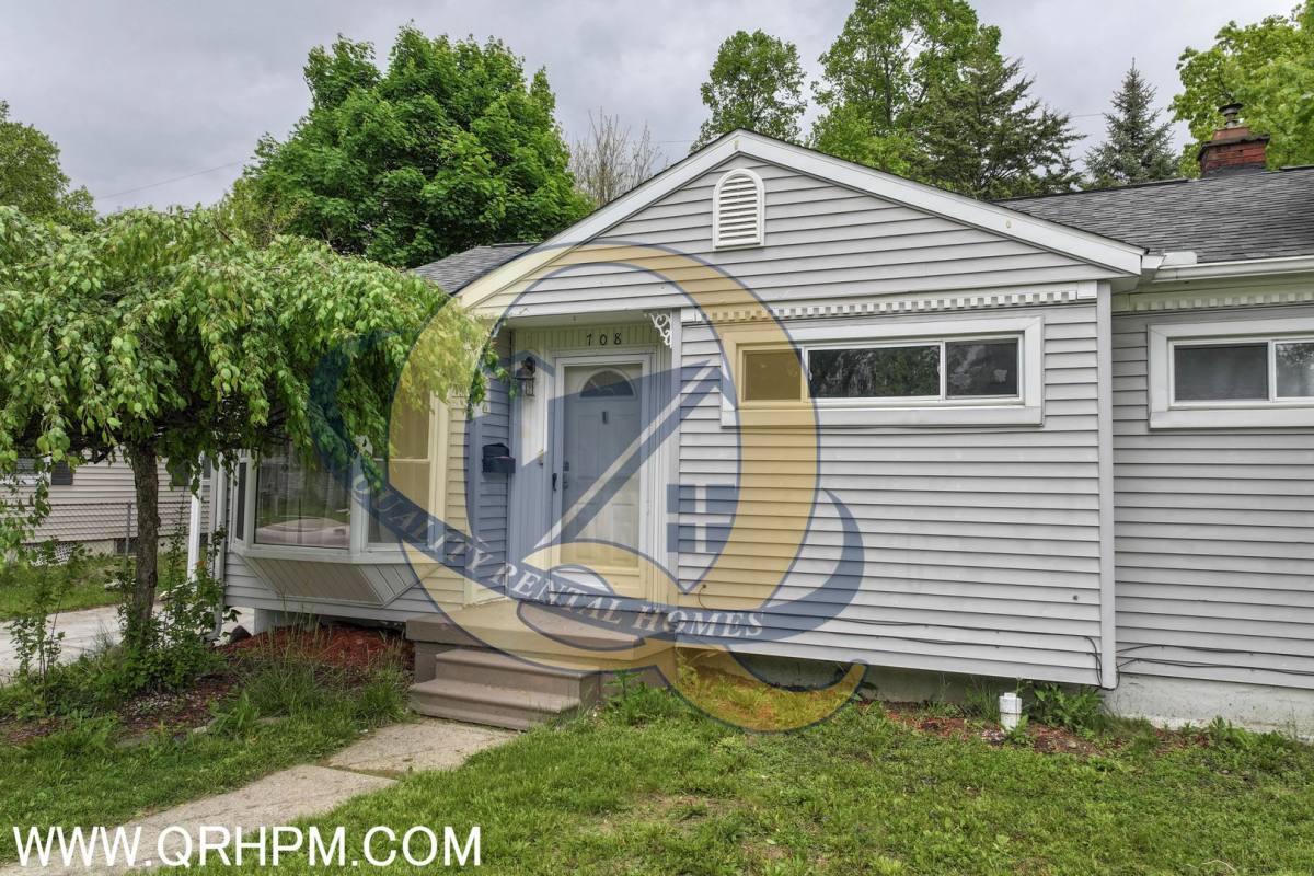 House for rent at 708 Elmwood Dr, Fenton, MI 48430