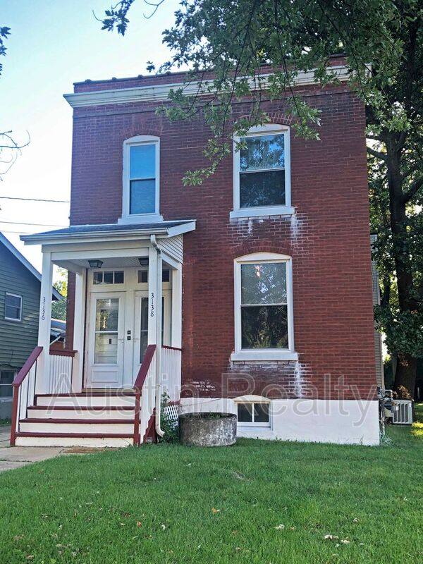 Apartment for rent at 3138 Sutton Blvd, Saint Louis, MO 63143