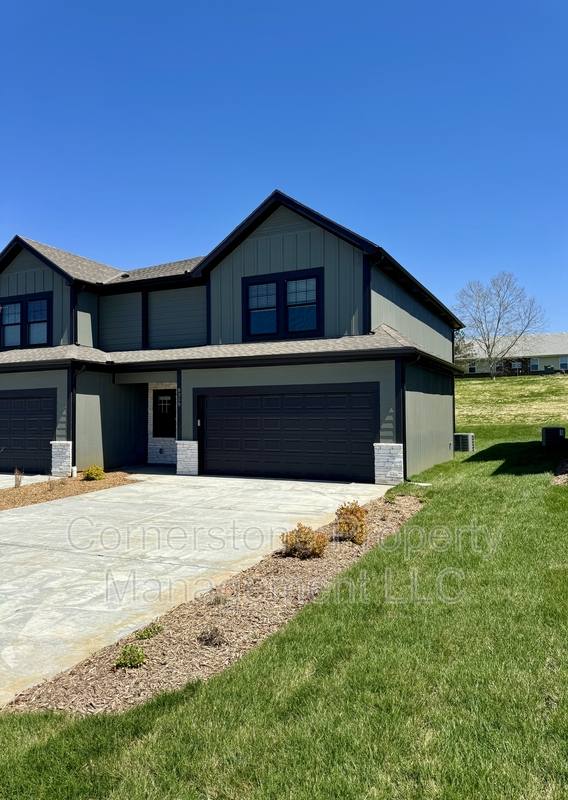 House for rent at 8359 Valley Spring Dr, De Soto, KS 66018